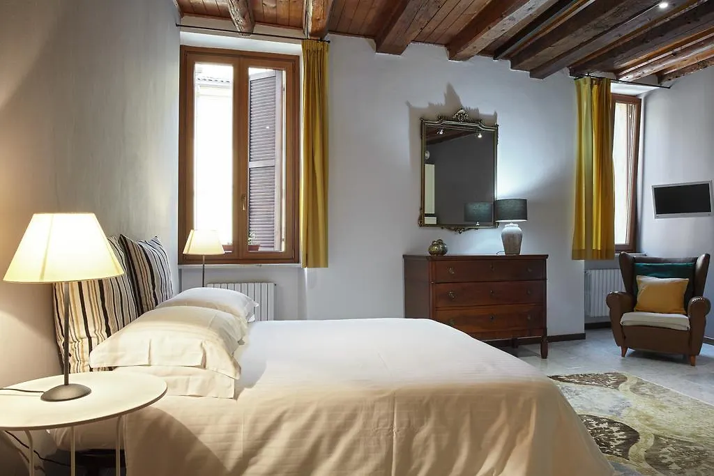 Apartment L'Ospite Appartamenti Verona