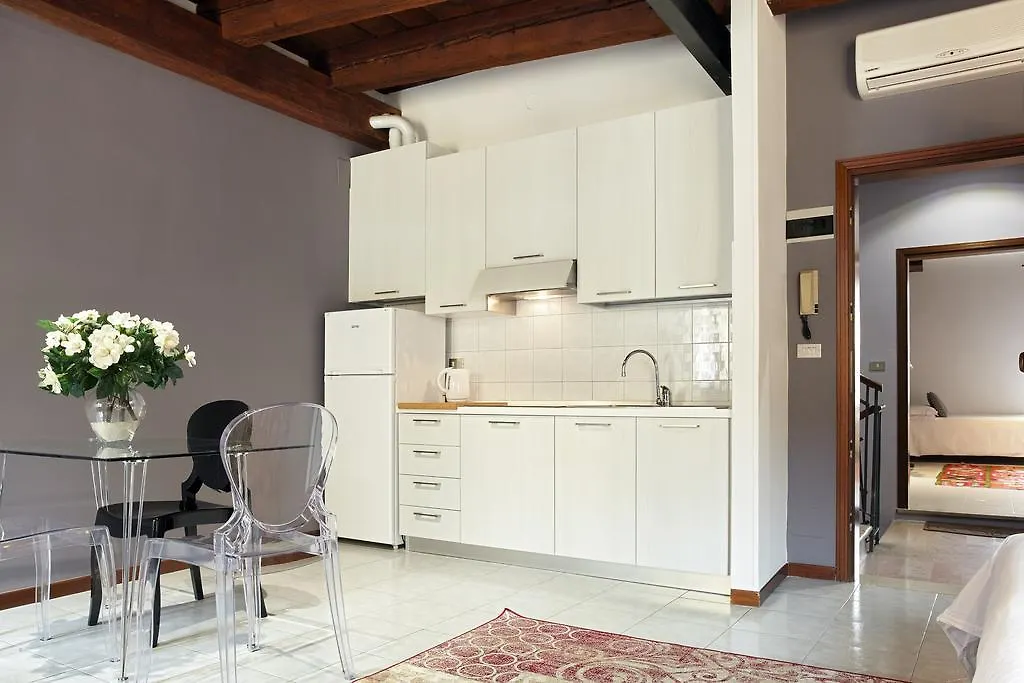 Apartment L'Ospite Appartamenti Verona