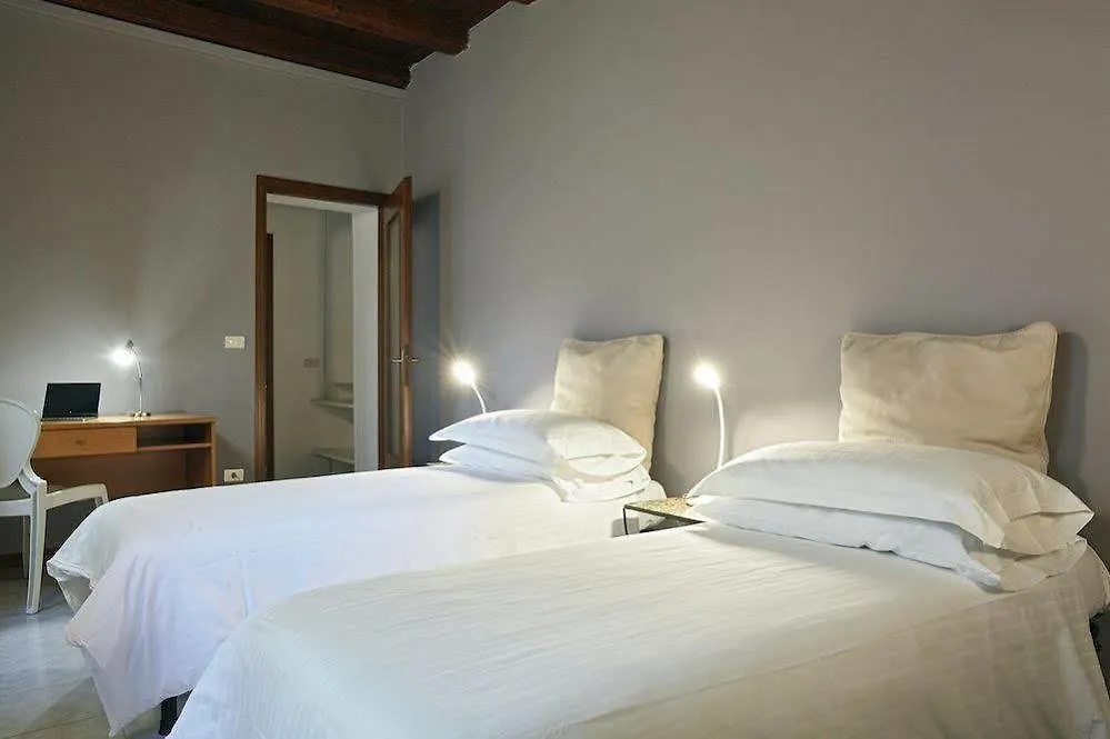 Apartment L'Ospite Appartamenti Verona Italy